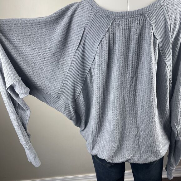 We the Free Thermal Shirt Women Size Medium Gray Waffle Knit Vneck Long Sleeve - Picture 6 of 9